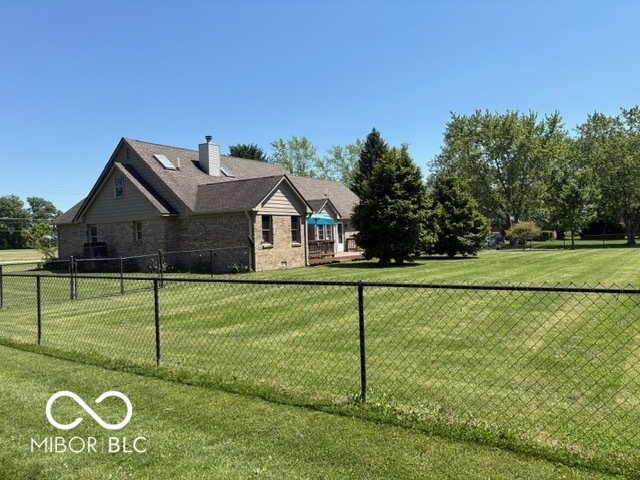 916 N County Road 500 E