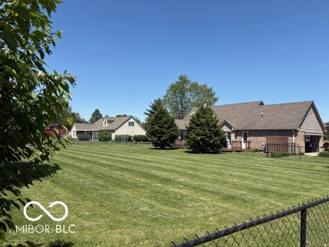 916 N County Road 500 E