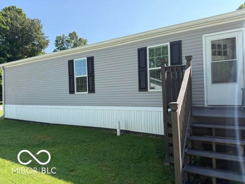 Photo of 305 E Columbia ST, Roachdale, IN 46172 (MLS # 22122056)