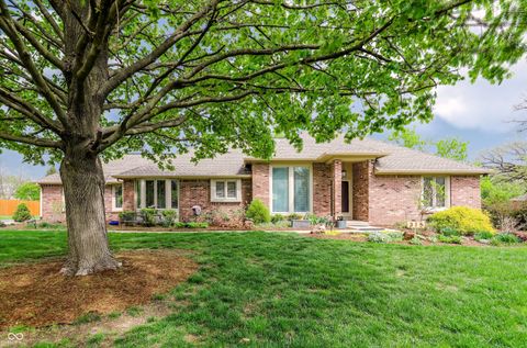 Photo of 315 Rockwell Court, Zionsville, IN 46077 (MLS # 22087089)