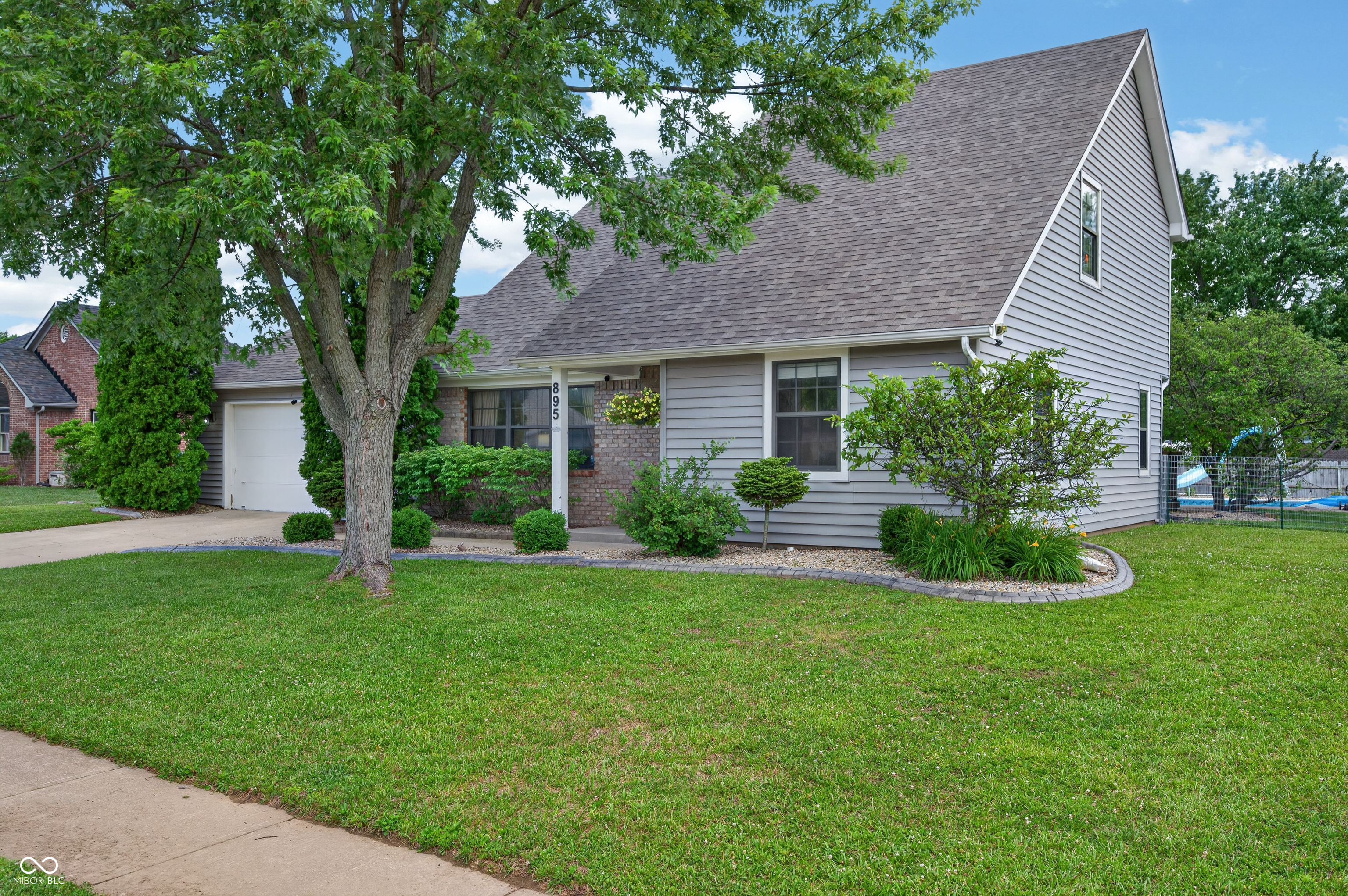 895 Cypress W