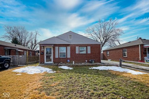 Photo of 4811 Stratford Avenue, Indianapolis, IN 46201 (MLS # 22084439)