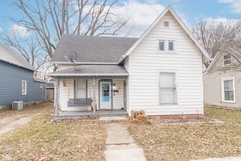 Photo of 308 Baldwin Street, Greenfield, IN 46140 (MLS # 22079857)