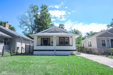 Photo of 4839 Rosslyn Avenue, Indianapolis, IN 46205 (MLS # 22124961)