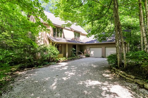 Photo of 100 Spring Drive, Zionsville, IN 46077 (MLS # 22105075)