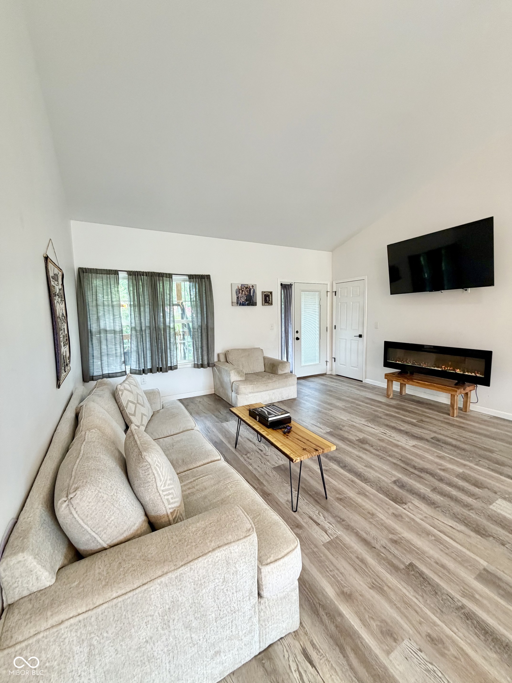 263 S River Road