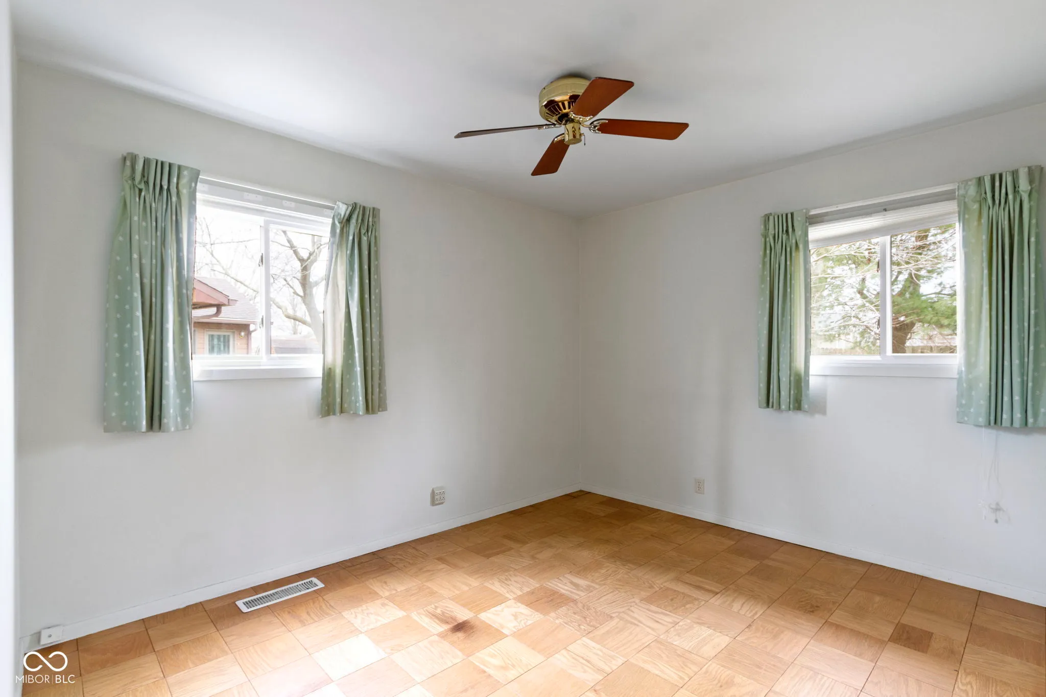 Greenfield, Indiana 46140, United States, 3 Bedrooms Bedrooms, ,2 BathroomsBathrooms,Residential,Pending,82990