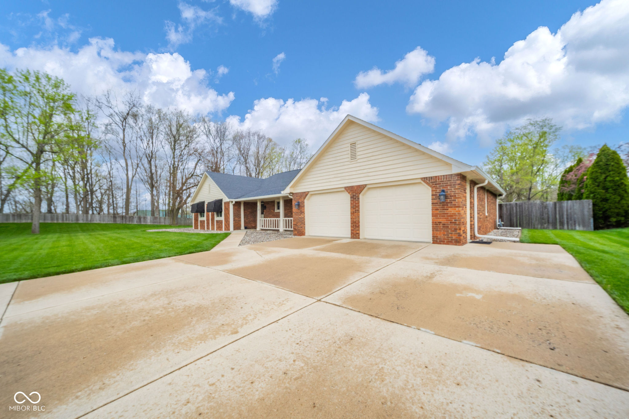 310 Edgewood Place E