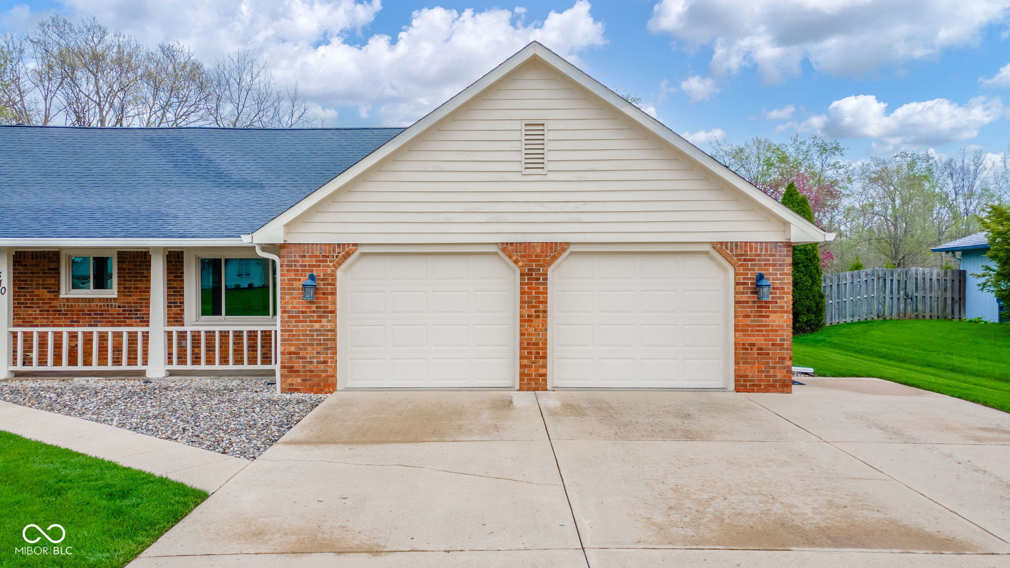 310 Edgewood Place E