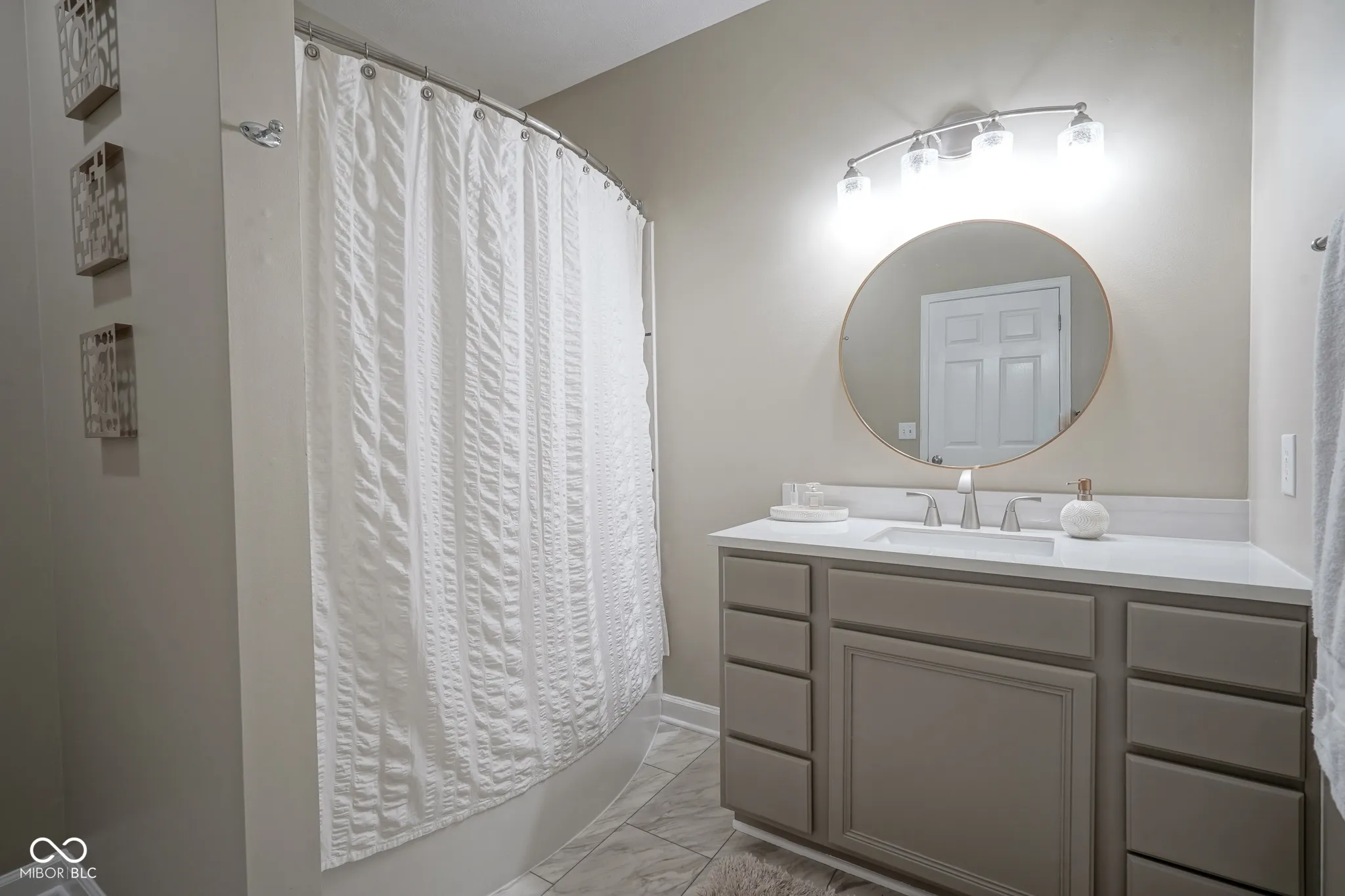 Carmel, Indiana 46280, United States, 2 Bedrooms Bedrooms, ,2 BathroomsBathrooms,Residential,Active,141525