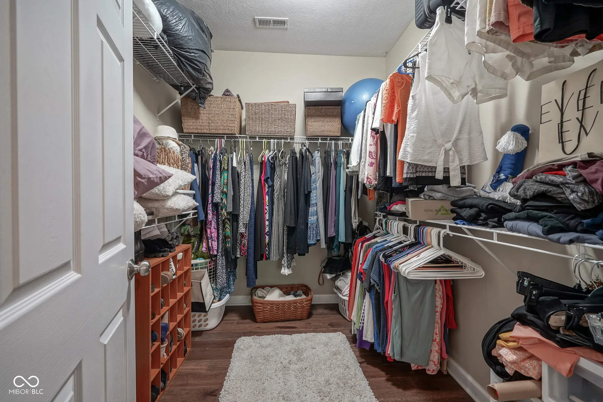 Carmel, Indiana 46280, United States, 2 Bedrooms Bedrooms, ,2 BathroomsBathrooms,Residential,Active,141525