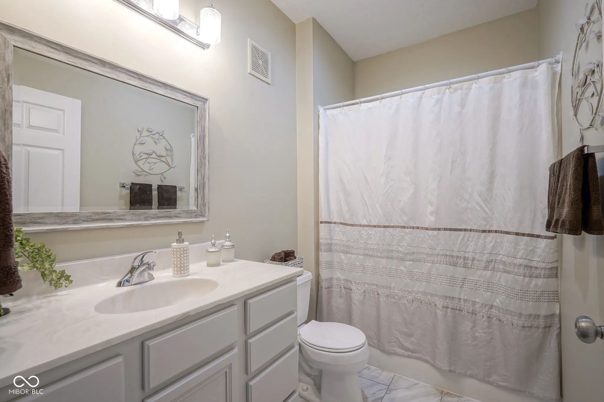 Carmel, Indiana 46280, United States, 2 Bedrooms Bedrooms, ,2 BathroomsBathrooms,Residential,Active,141525