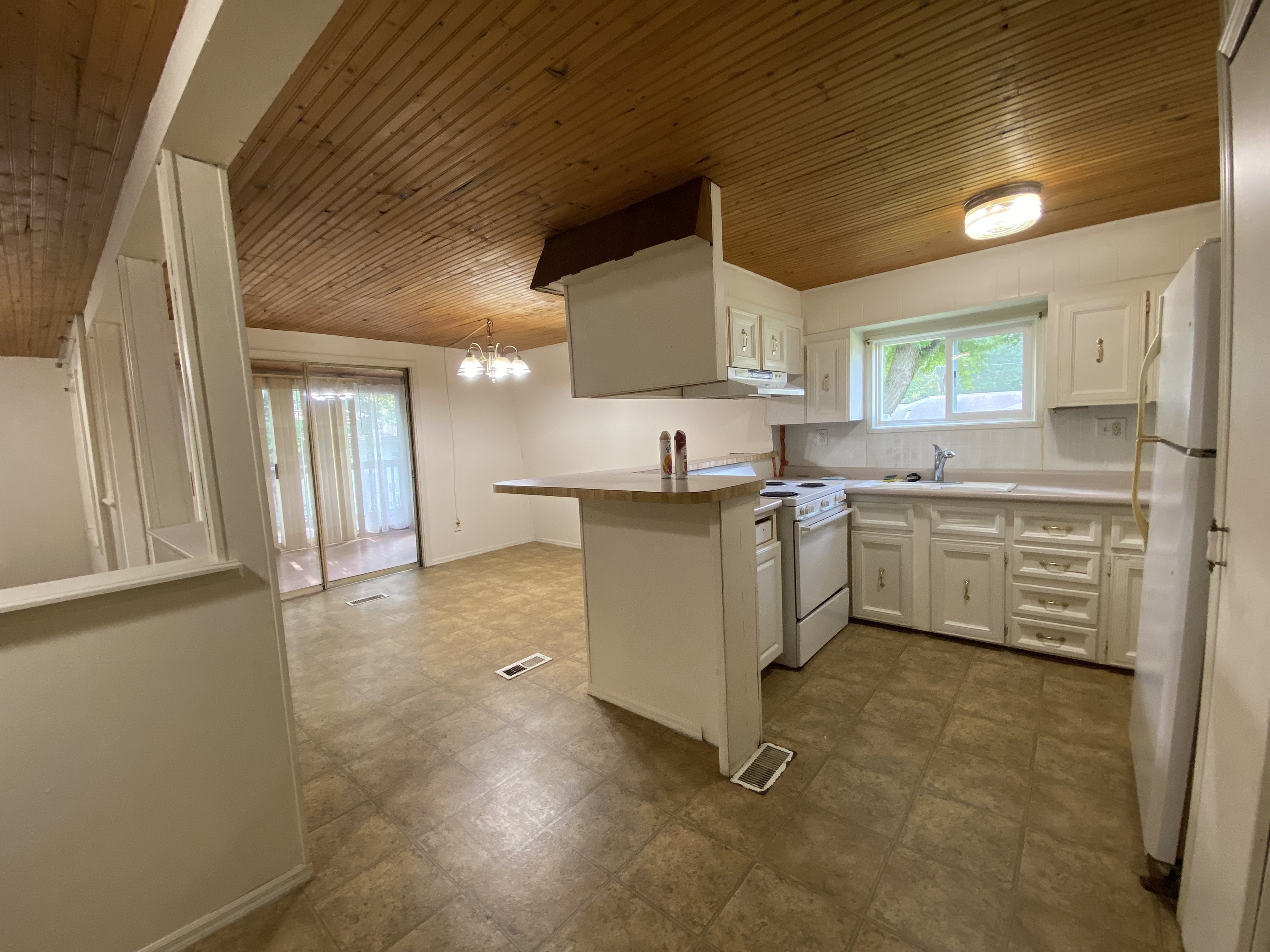 Photo 15 of 26 of 340 W Ash Street house