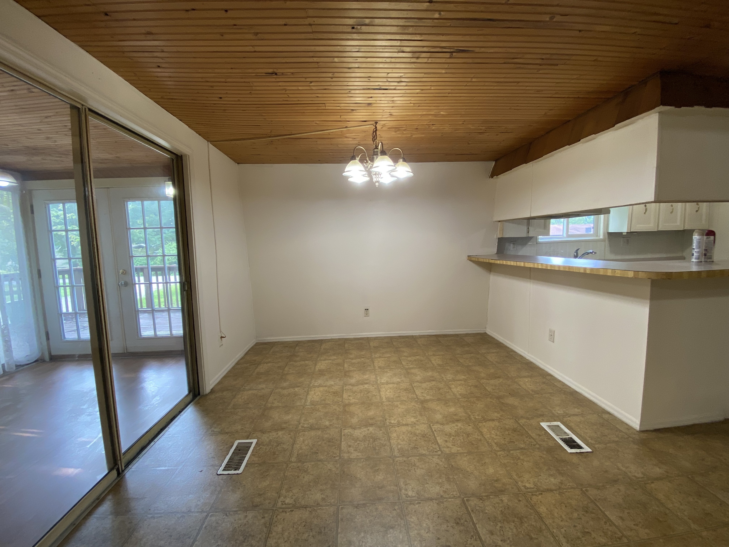 Photo 12 of 26 of 340 W Ash Street house