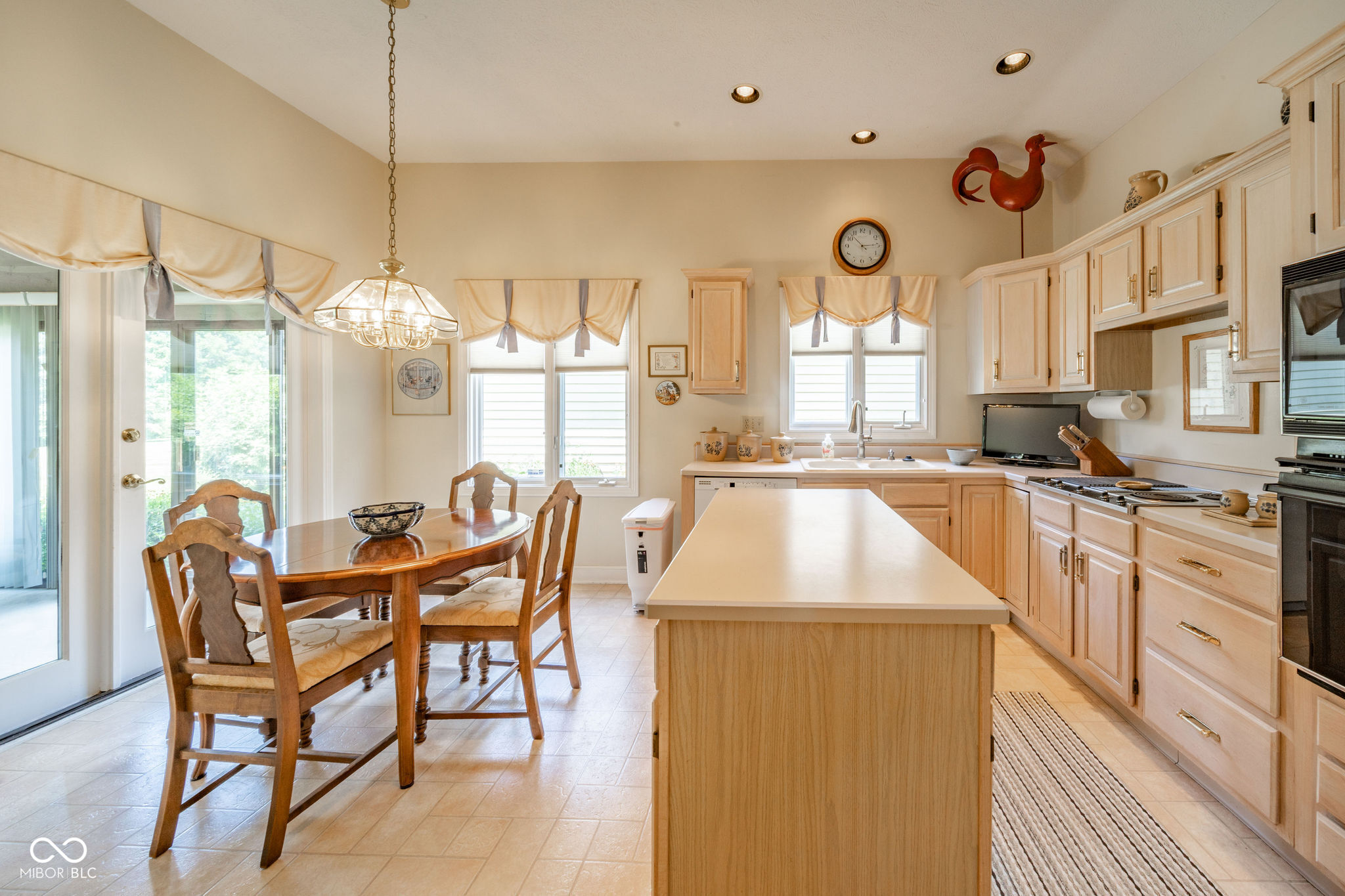7260 River Glen
