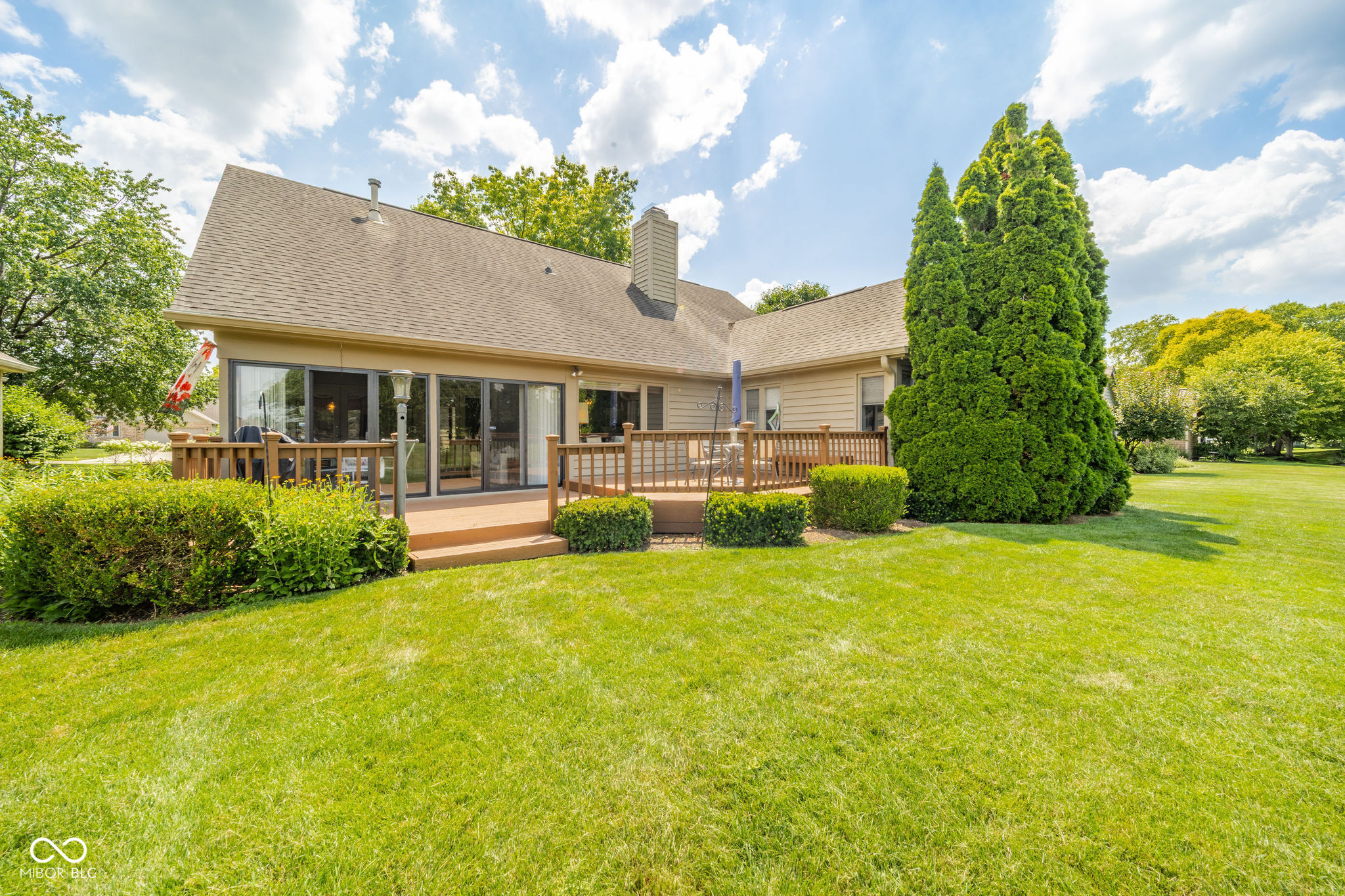 7260 River Glen