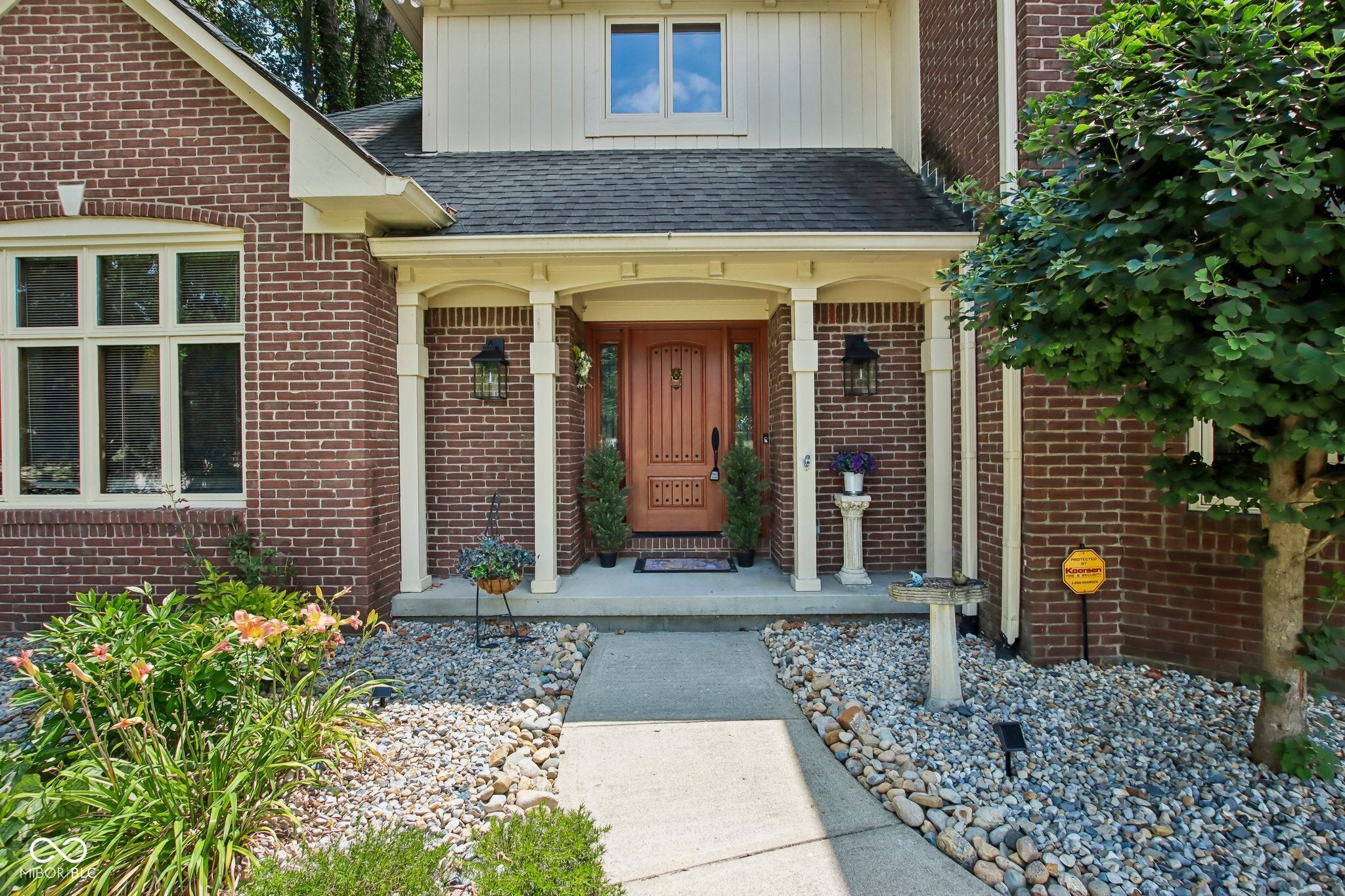 1371 Bur Oak Court