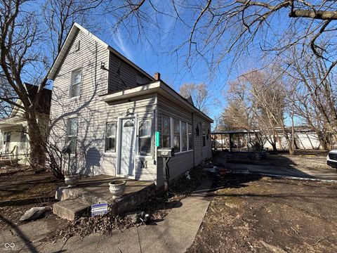 Photo of 2040 Plum Street, Terre Haute, IN 47804 (MLS # 22068286)