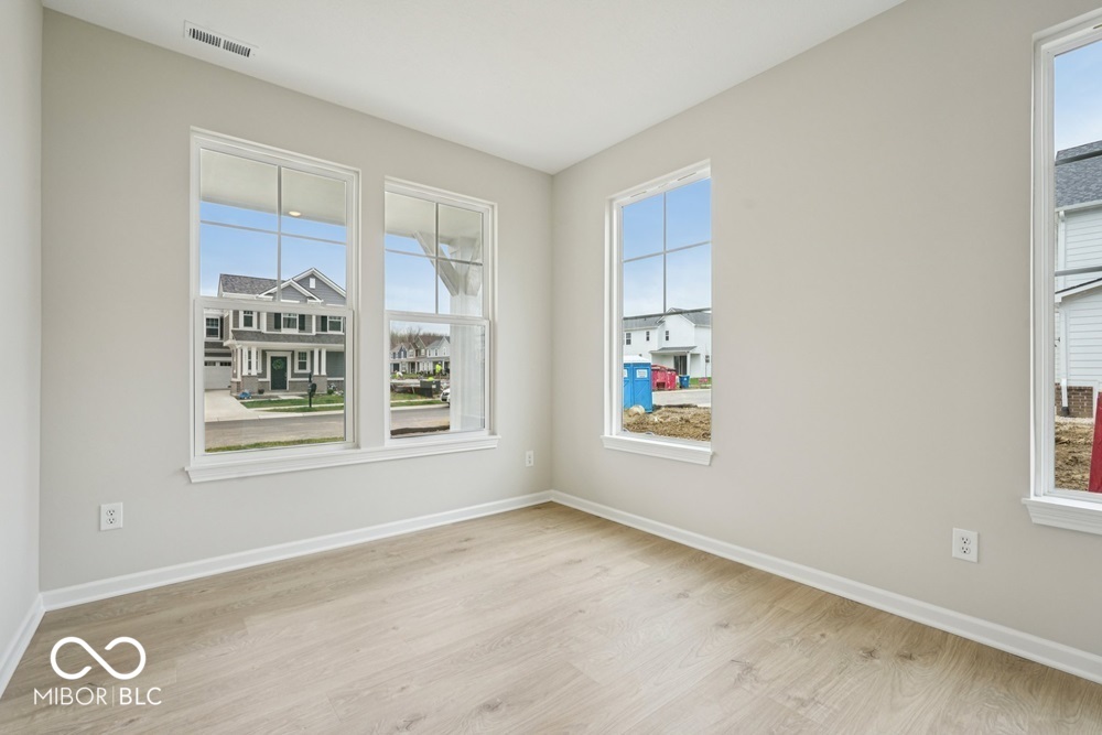 5589 Arcade Boulevard