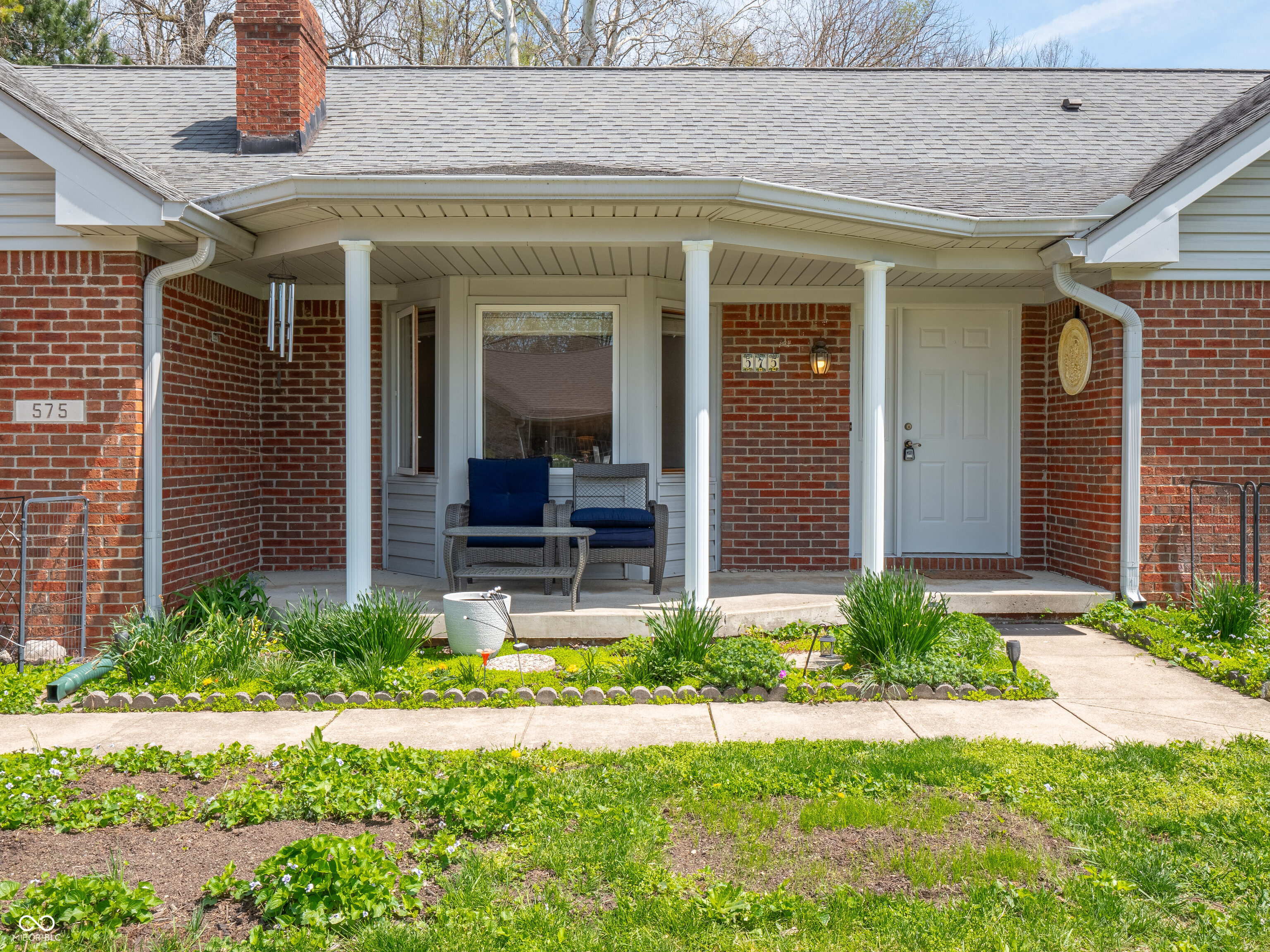575 Crestpoint Lane