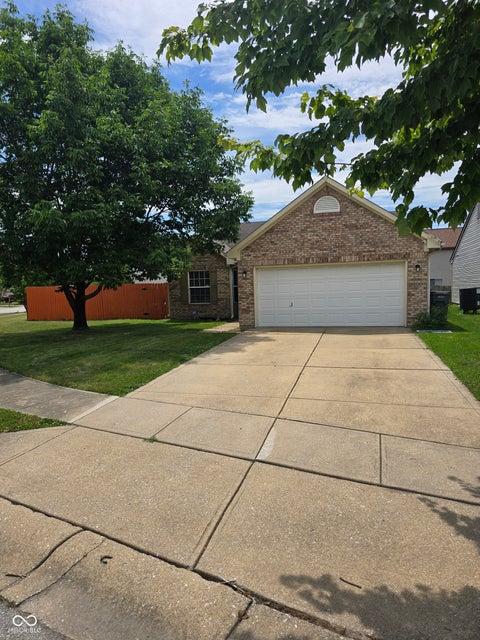 Photo of 5360 Lakeside Manor Drive, Indianapolis, IN 46254 (MLS # 22113028)