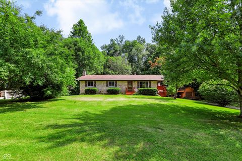 Photo of 4105 W Briarwood Lake South Drive, Monrovia, IN 46157 (MLS # 22112859)
