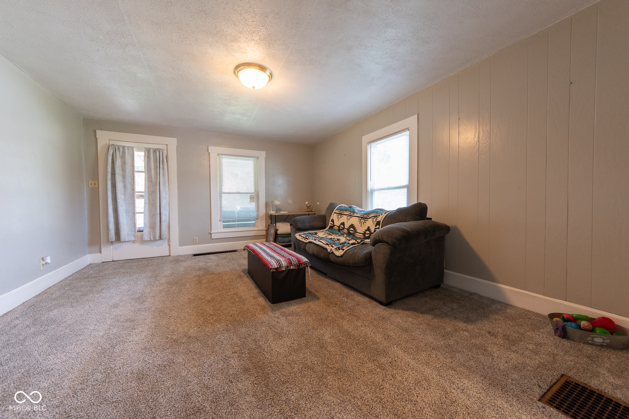 1529 Ravenswood Drive