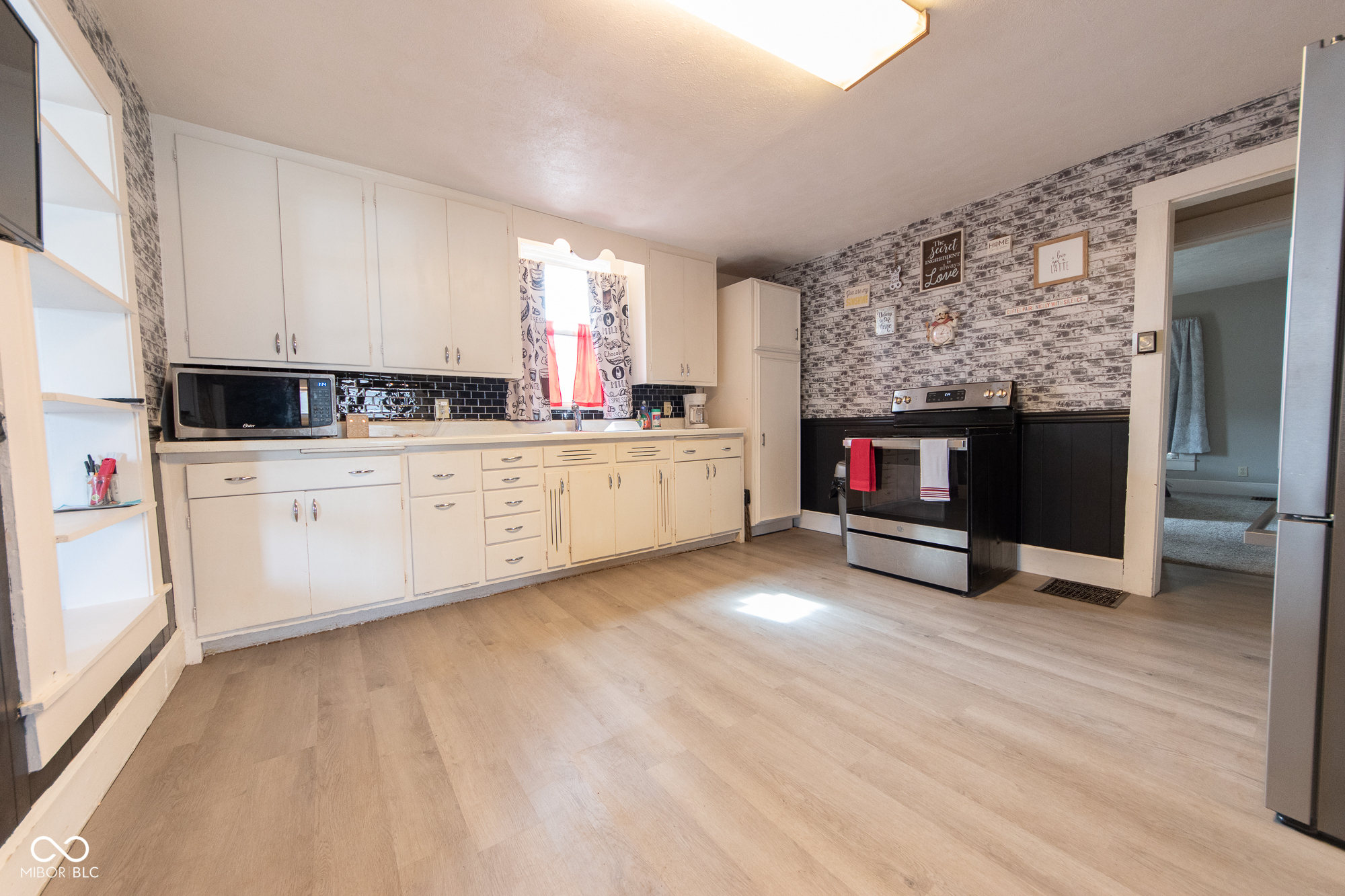 1529 Ravenswood Drive