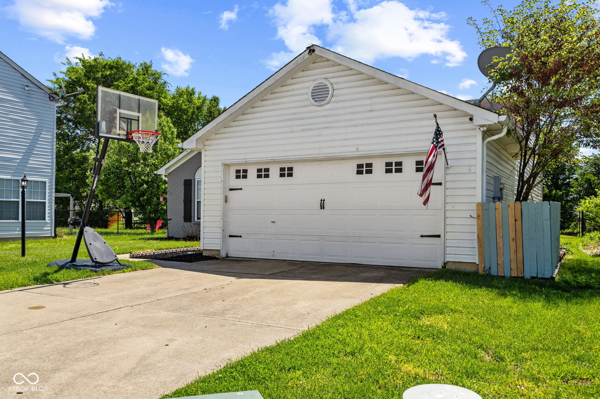 2227 Rolling Hill Court