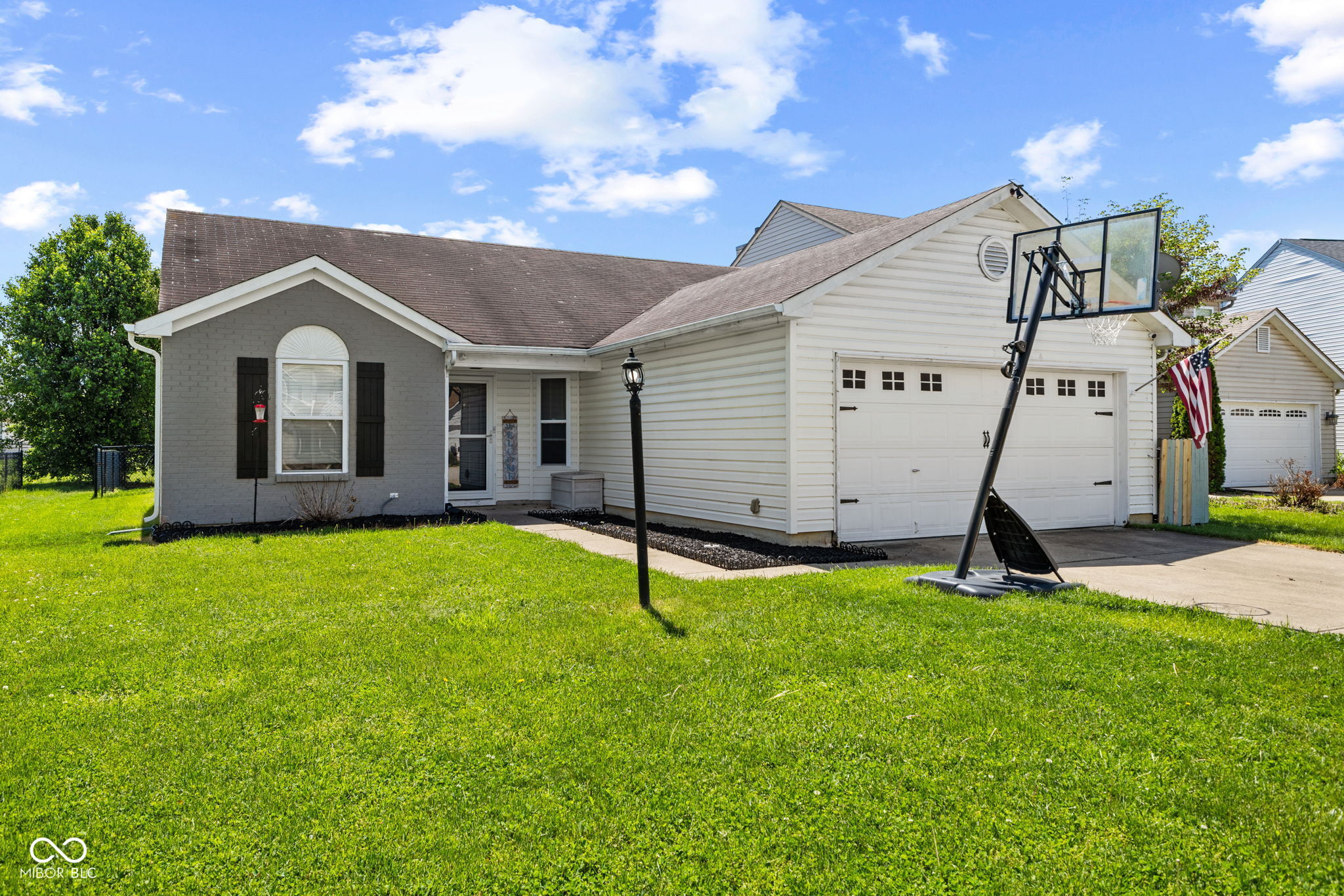 2227 Rolling Hill Court