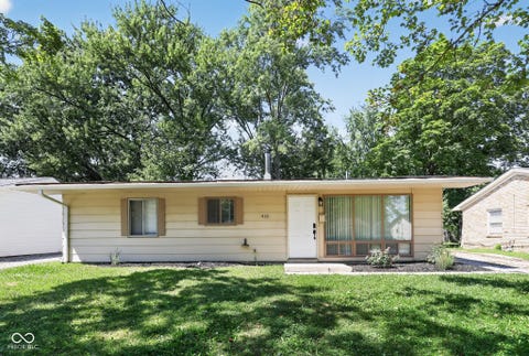 Photo of 410 W Janet Drive, Brownsburg, IN 46112 (MLS # 22118241)