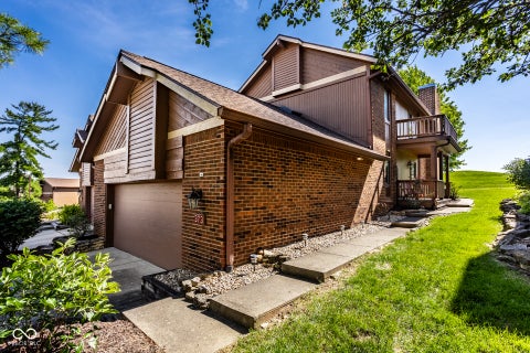 Photo of 373 Exeter Court, Greenwood, IN 46143 (MLS # 22083605)