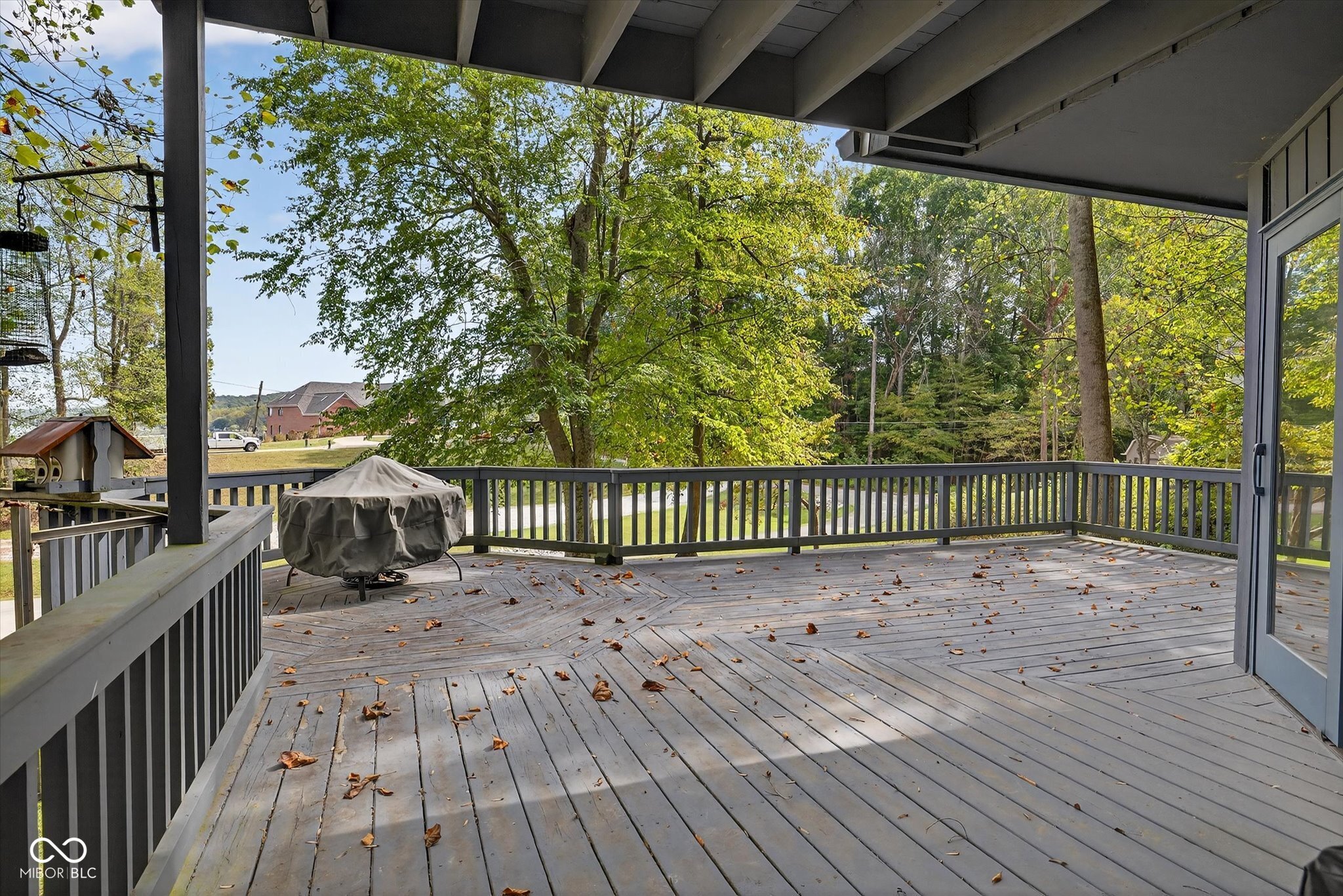 8002 N Lakeview Drive