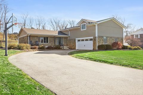 Photo of 4201 Maple Hill Drive, Greenwood, IN 46143 (MLS # 22086816)