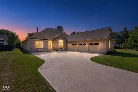 Photo of 2309 Elmwood Drive, Lebanon, IN 46052 (MLS # 22116708)