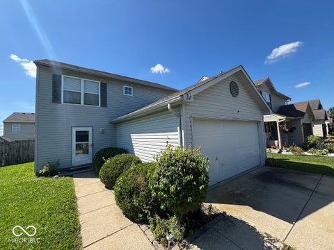 Photo of 11417 Smoothbark Drive, Indianapolis, IN 46235 (MLS # 22122220)