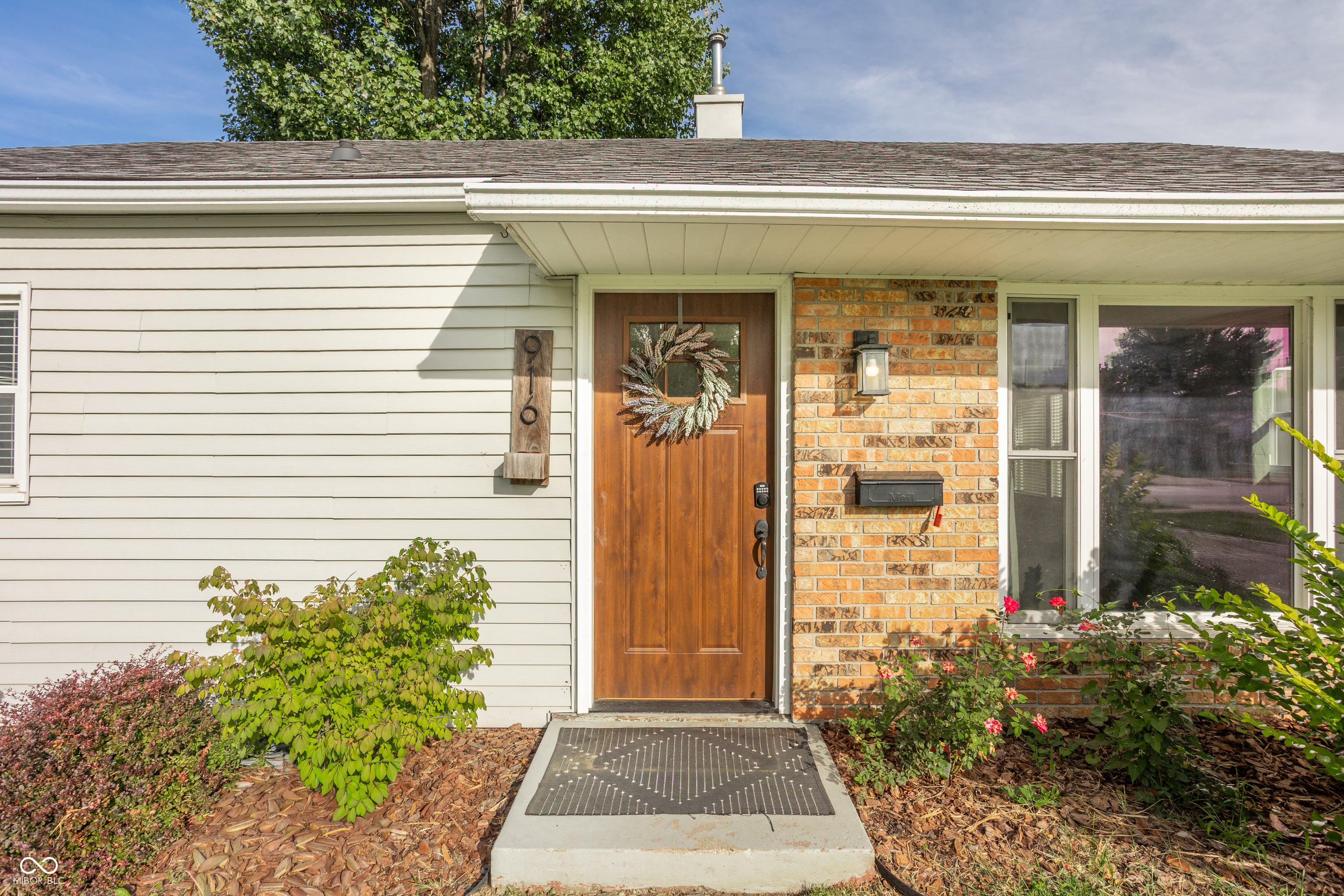 916 S Outer Drive