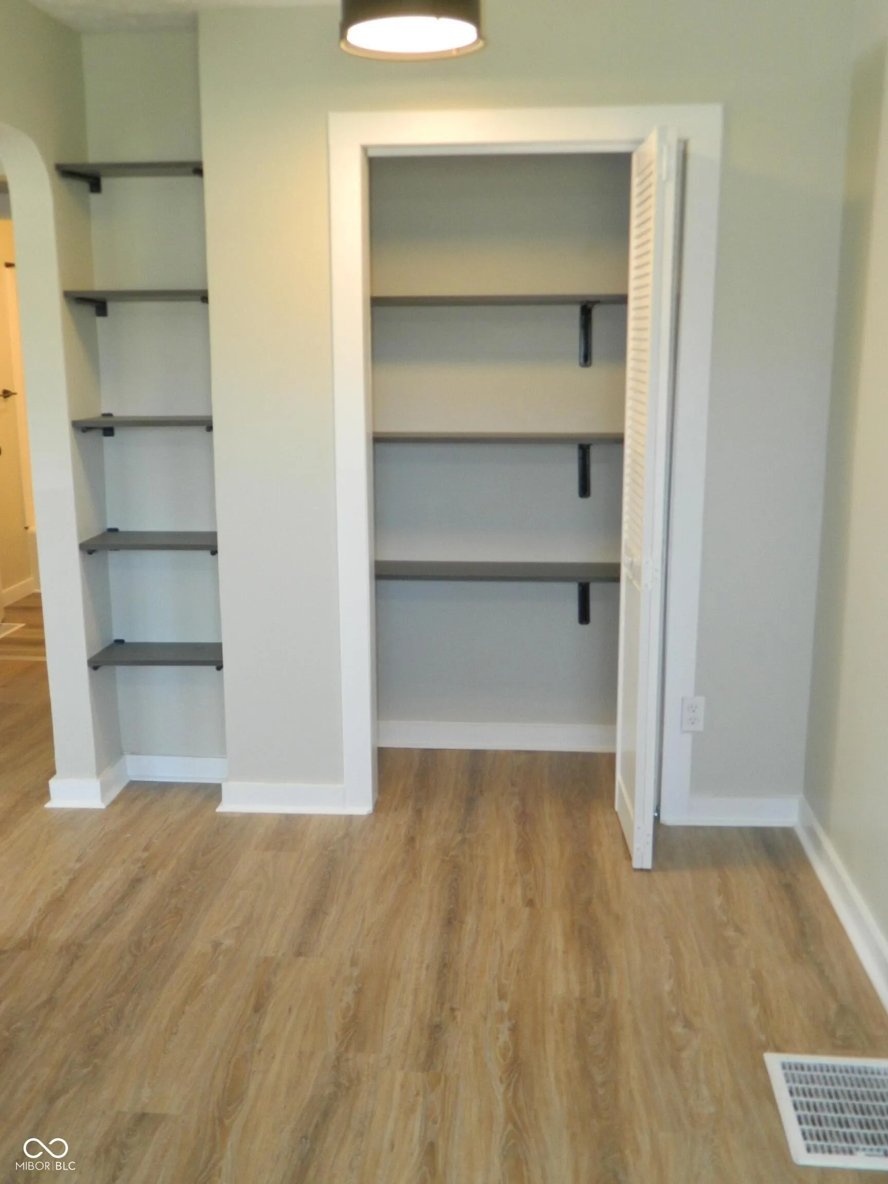 Seymour, Indiana 47274, United States, 2 Bedrooms Bedrooms, ,1 BathroomBathrooms,Residential,Active,237311