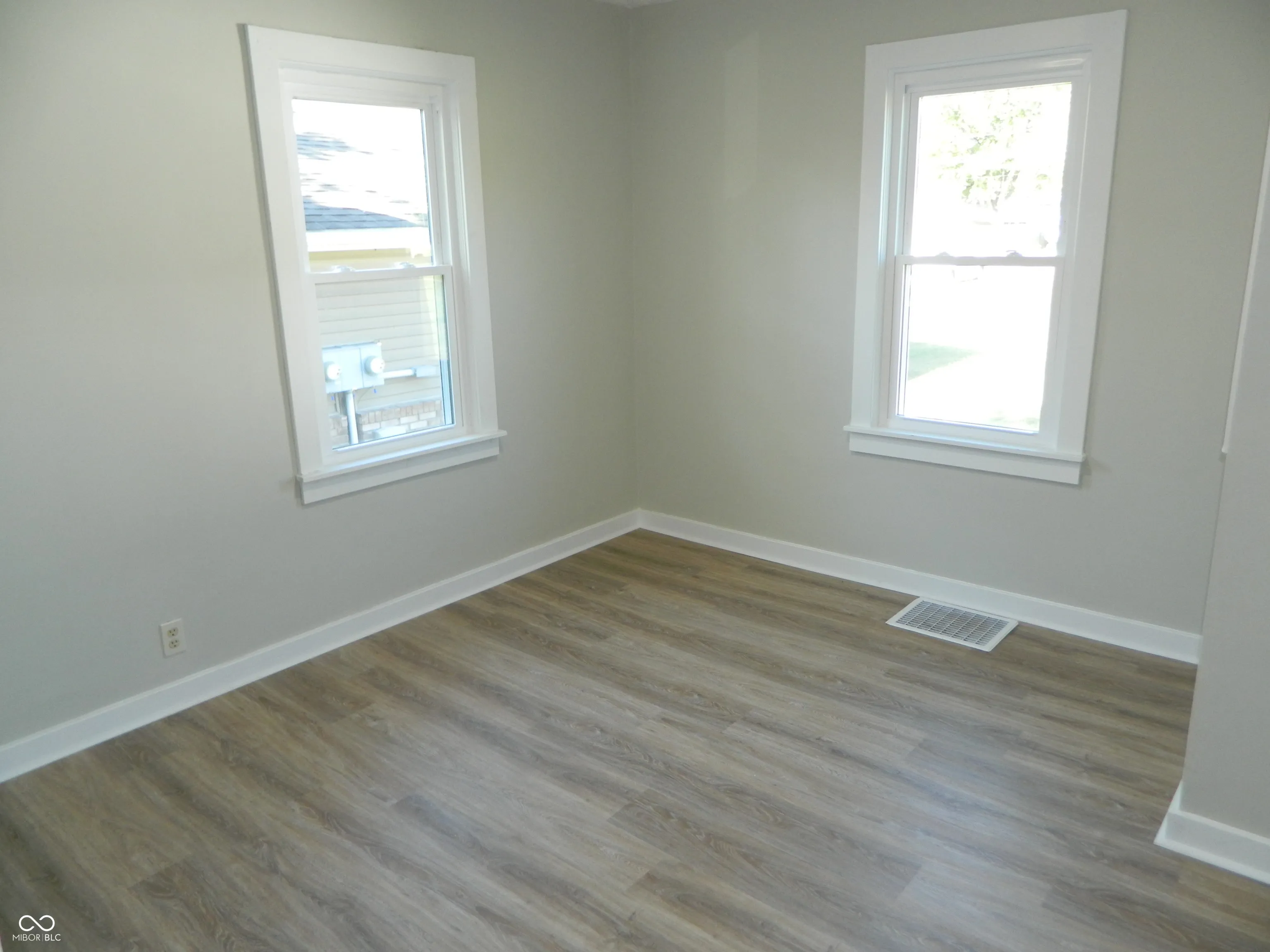 Seymour, Indiana 47274, United States, 2 Bedrooms Bedrooms, ,1 BathroomBathrooms,Residential,Active,237311