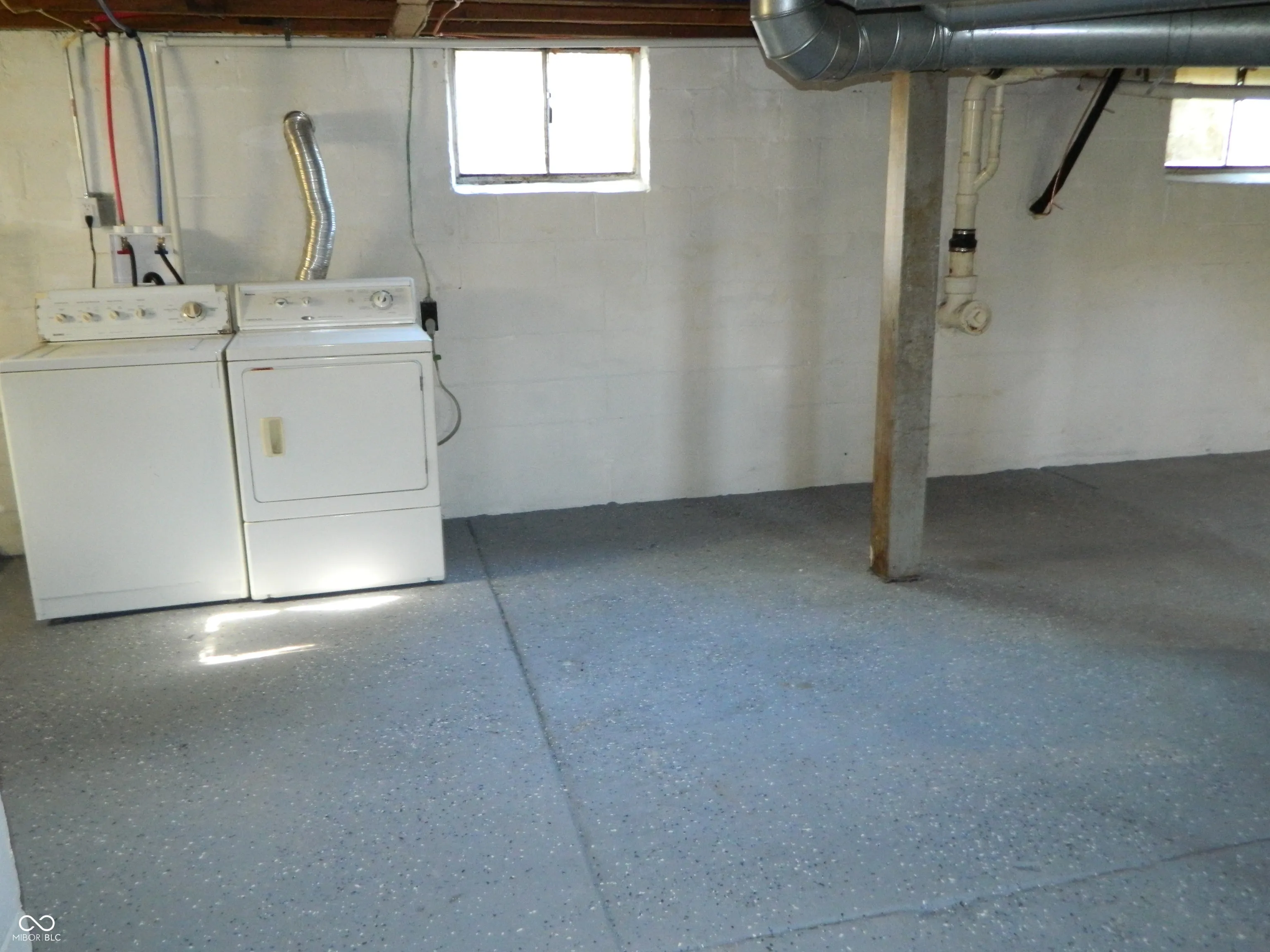 Seymour, Indiana 47274, United States, 2 Bedrooms Bedrooms, ,1 BathroomBathrooms,Residential,Active,237311