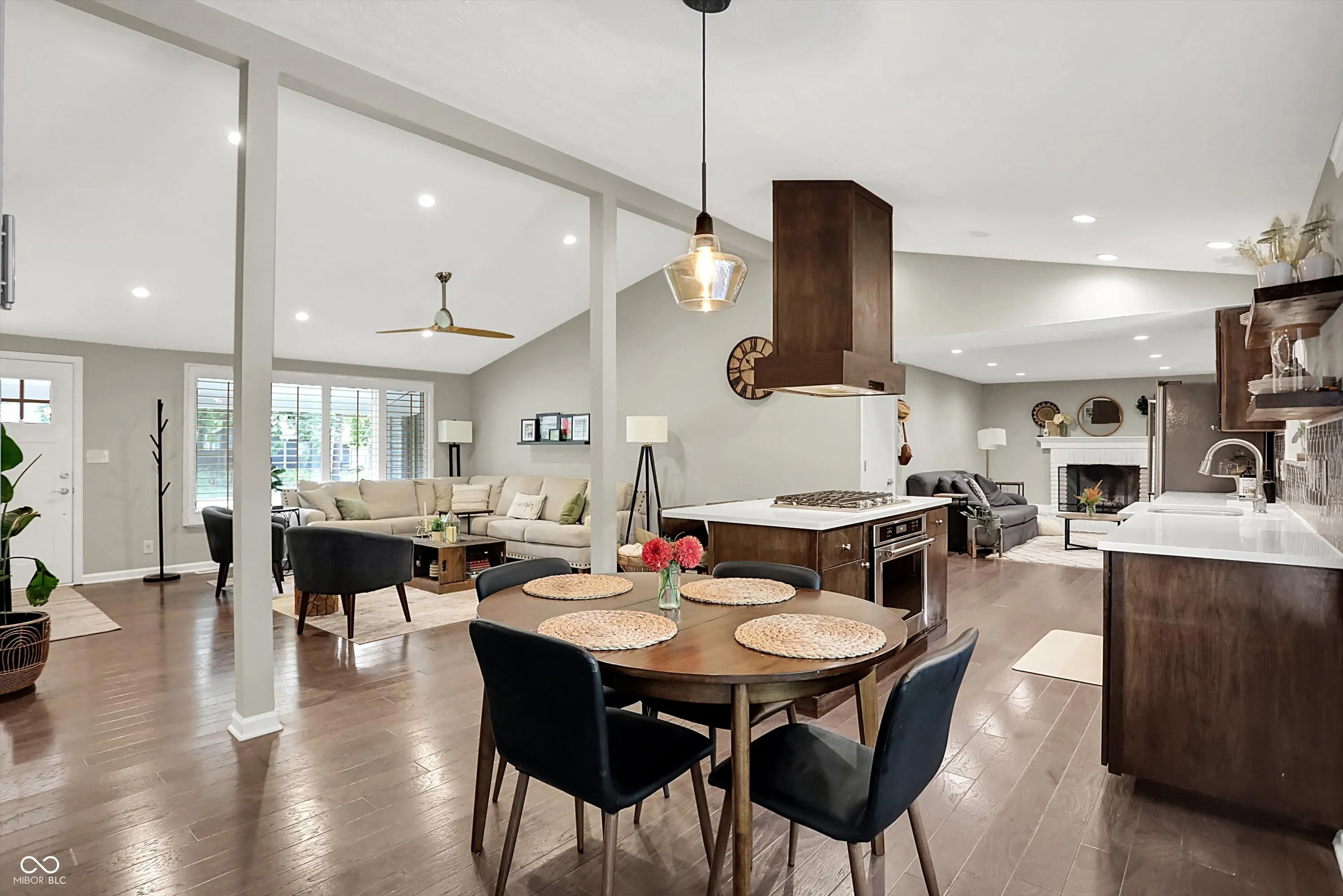 Carmel, Indiana 46032, United States, 3 Bedrooms Bedrooms, ,2 BathroomsBathrooms,Residential,Active,220424