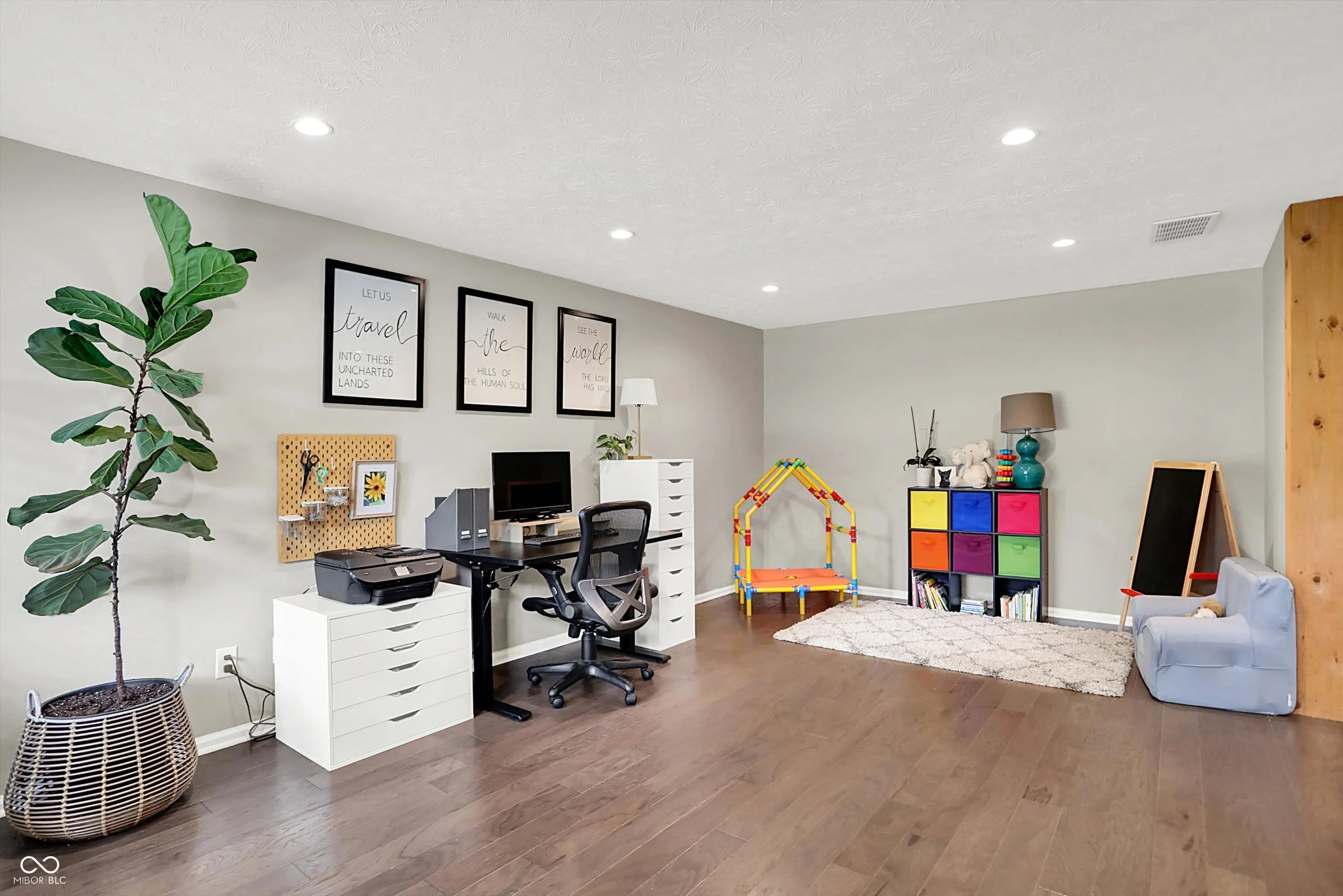 Carmel, Indiana 46032, United States, 3 Bedrooms Bedrooms, ,2 BathroomsBathrooms,Residential,Active,220424