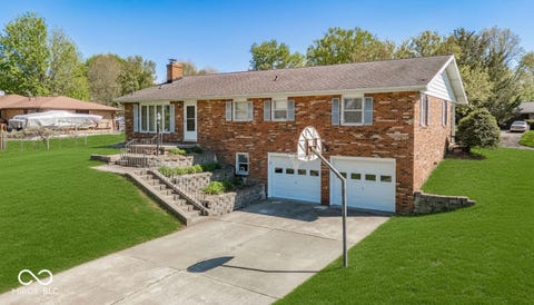 Photo of 1016 Brunswick Way, Anderson, IN 46012 (MLS # 22097073)