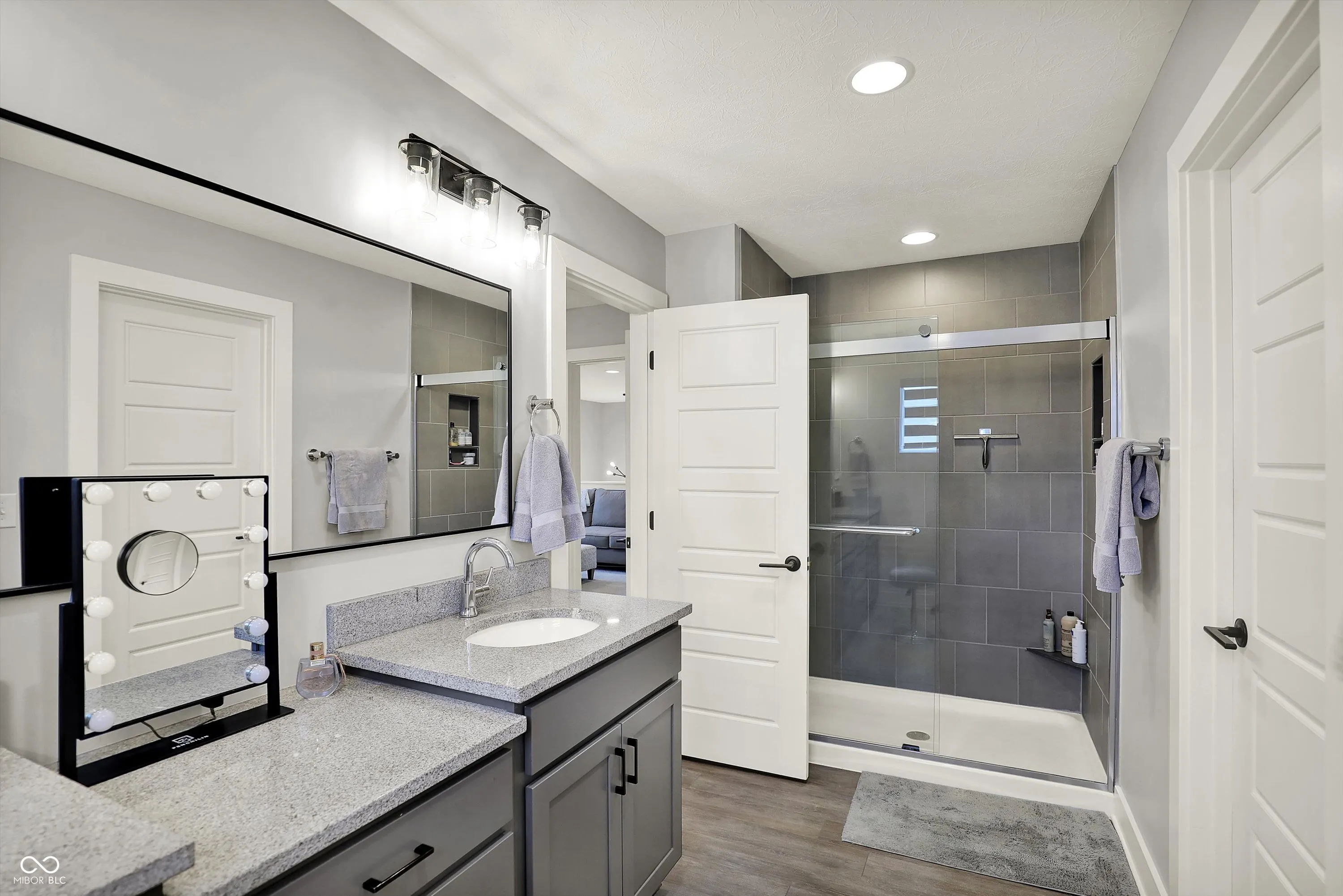 Carmel, Indiana 46280, United States, 3 Bedrooms Bedrooms, ,3 BathroomsBathrooms,Residential,Active,222066