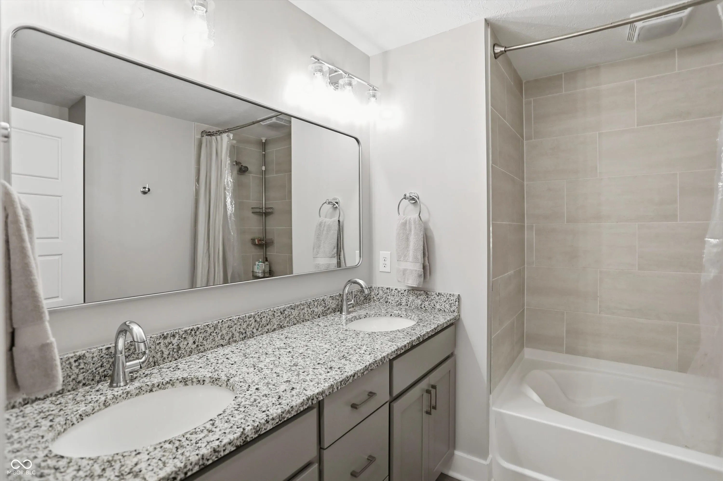 Carmel, Indiana 46280, United States, 3 Bedrooms Bedrooms, ,3 BathroomsBathrooms,Residential,Active,222066