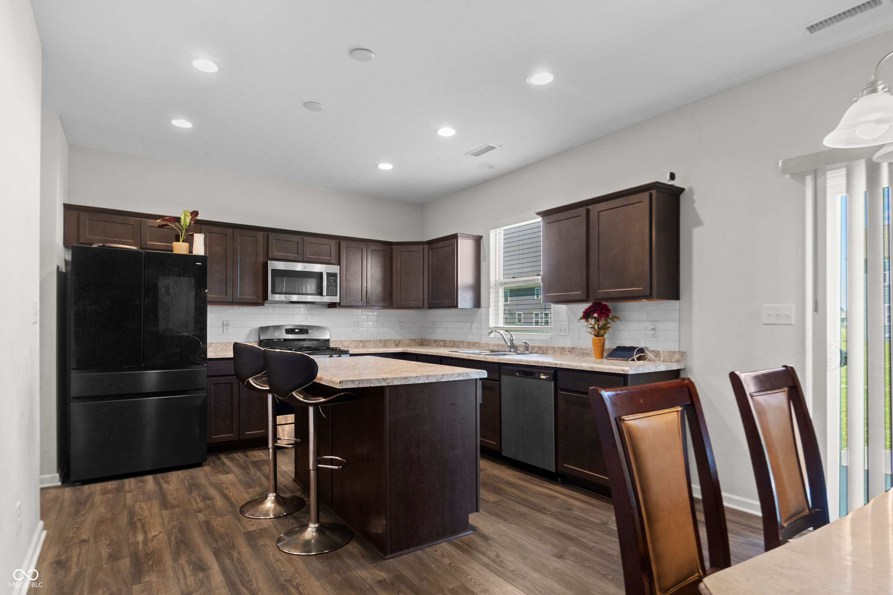 6843 Arrowhead Drive