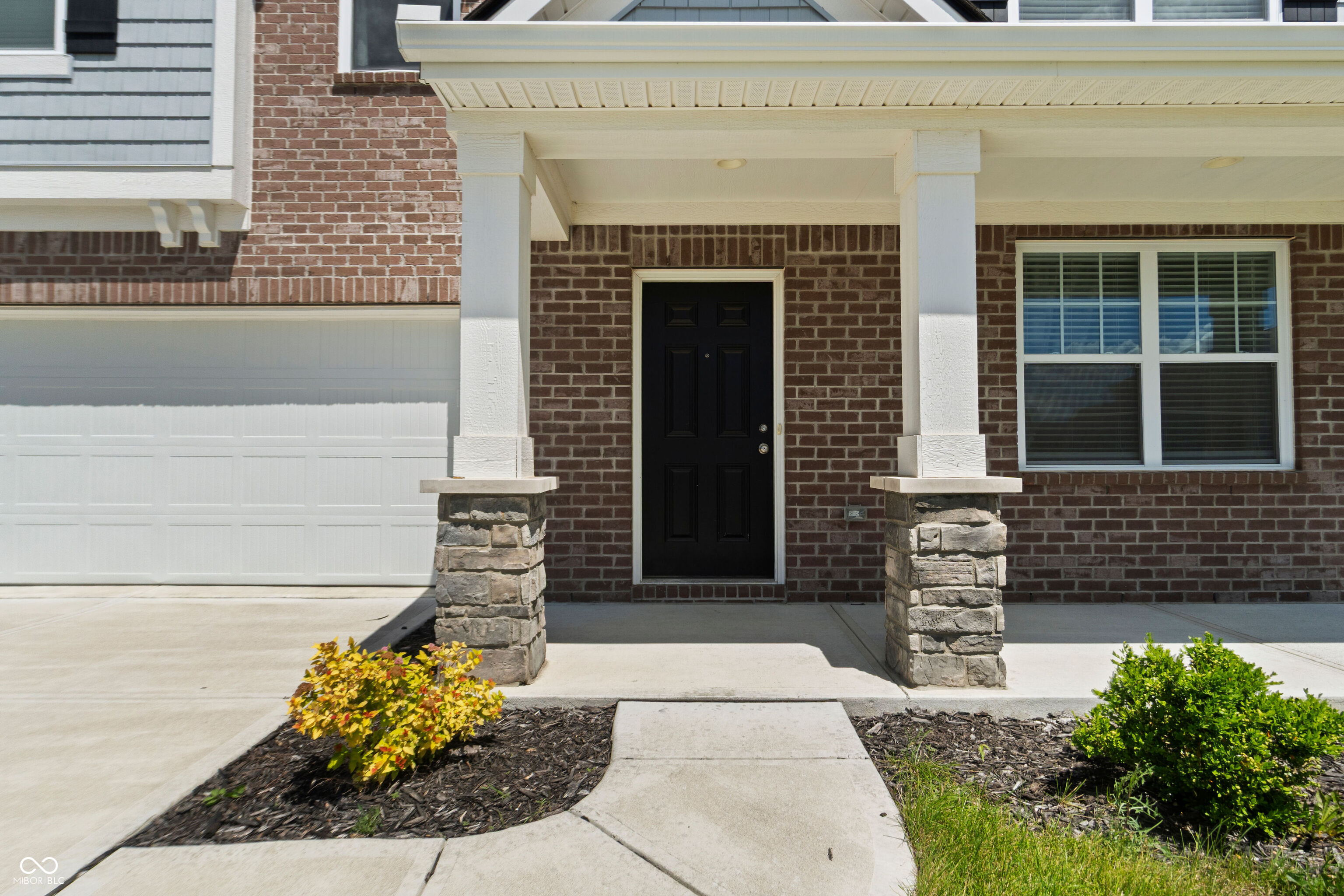 6843 Arrowhead Drive