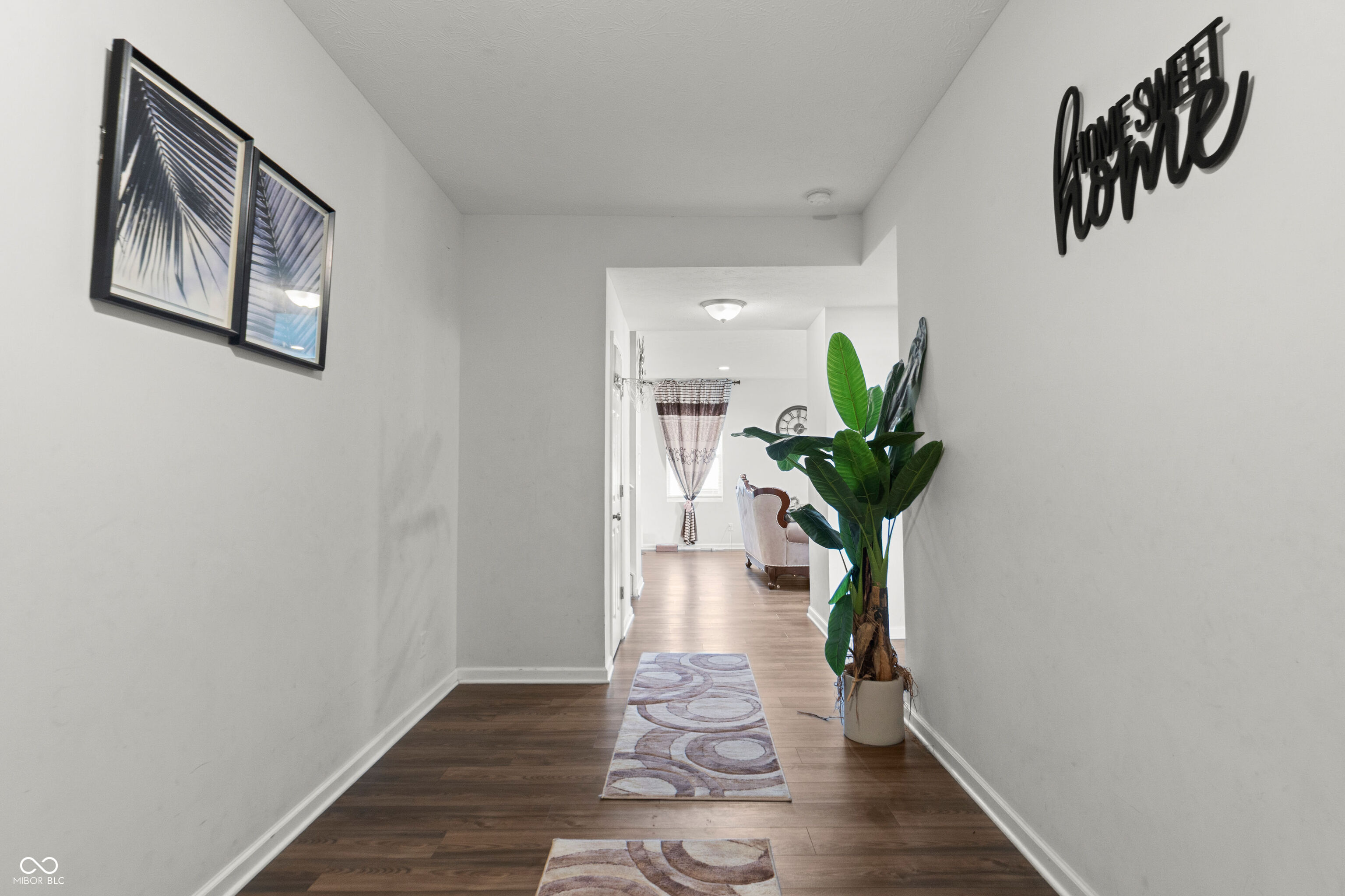 6843 Arrowhead Drive