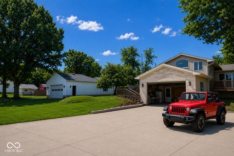 Photo of 5329 W Smith Valley Road, Greenwood, IN 46142 (MLS # 22105162)