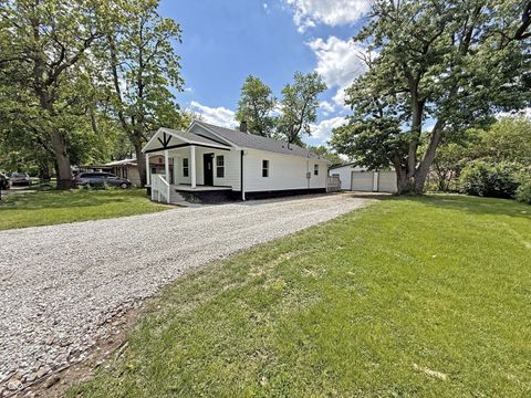 Photo of 3720 Aurora Street, Indianapolis, IN 46227 (MLS # 22099090)